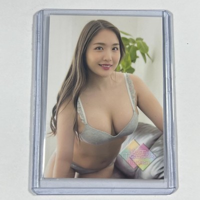 Hit's Mizusaki Yumi Japanese Idol With Top Loader 2022 Trading Card #RG05