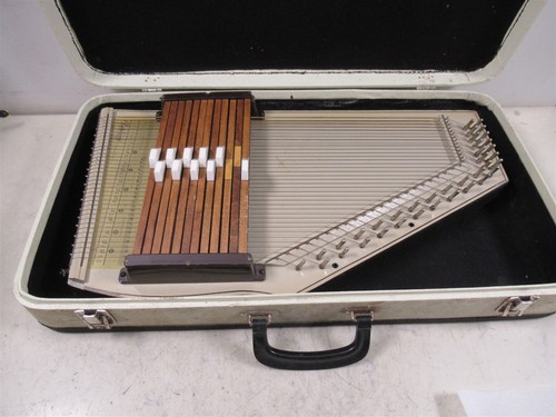 Instrumento de colección Autoharp de Oscar Schmidt de 12 cuerdas con estuche - Imagen 24 de 24