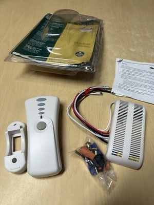 Hunter Universal 27185 Ceiling Fan & Light Remote Control White New Open Box