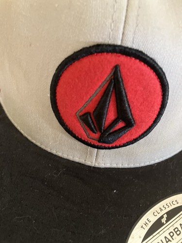 NWOT VOLCOM Hat HAWAII SnapBack Mesh Back Red/Blue/Grey - Picture 3 of 6