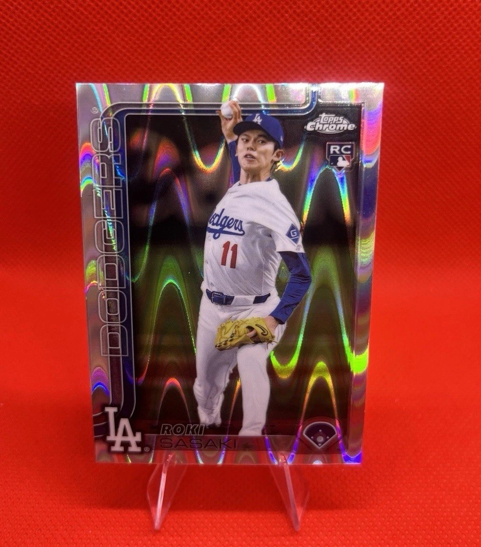 2025 Topps Chrome - Roki Sasaki #217 RayWave Refractor (RC)