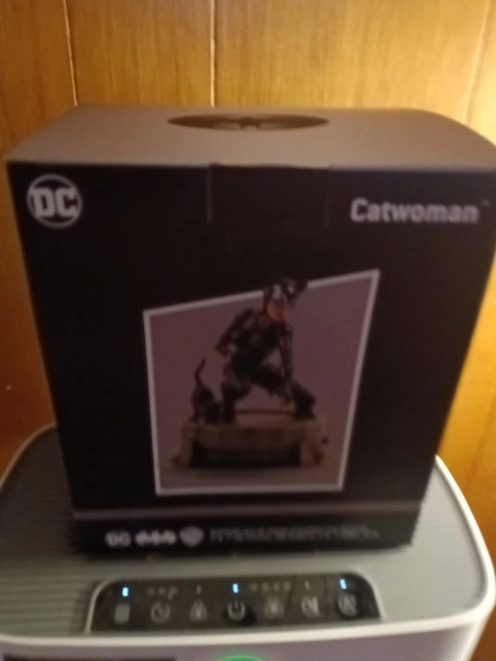Estatua de Catwoman del Universo DC por Jim Lee Diamond Select exclusiva de GameStop *Nueva* Foto 2 de 3