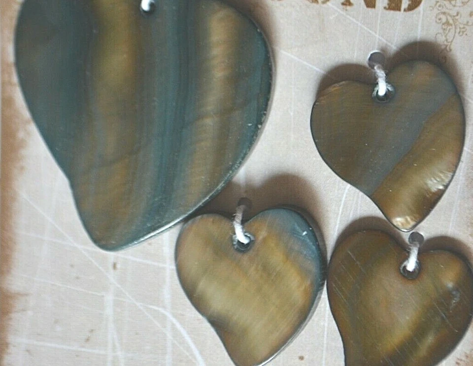 Set of 4 pcs. Mother of Pearl Hearts Pendant / Charms Blue Moon Beads  - Imagem 2 de 4