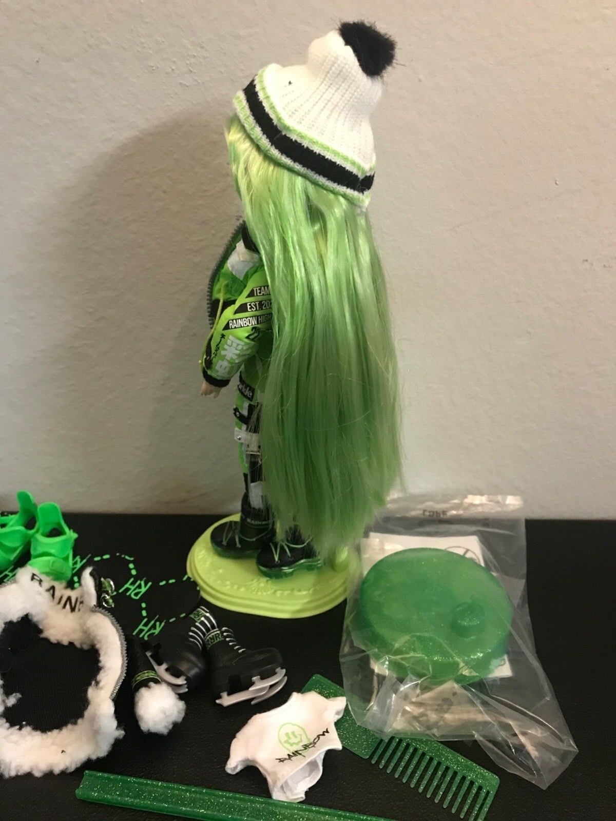 Rainbow High Jade Hunter Green Winter Break doll