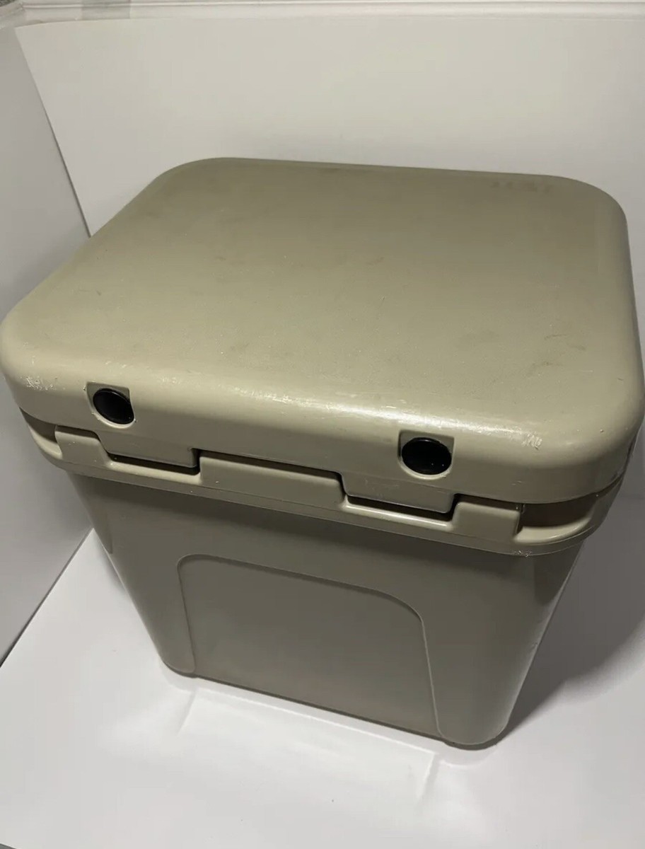 再入荷　新品未使用 YETI Roadie 24 Desert Tan s-l400.jpg