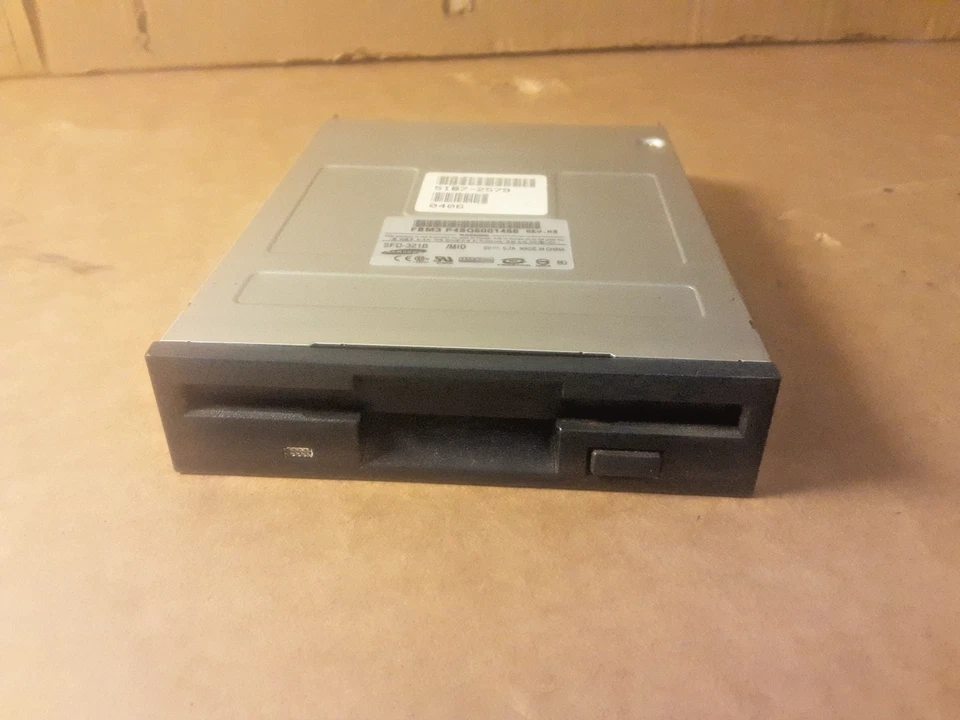 Samsung SFD-321B rev M3 F3M3  3.5" 1.44 MB DS/HD FDD Floppy Disk Drive - Image 4 of 4