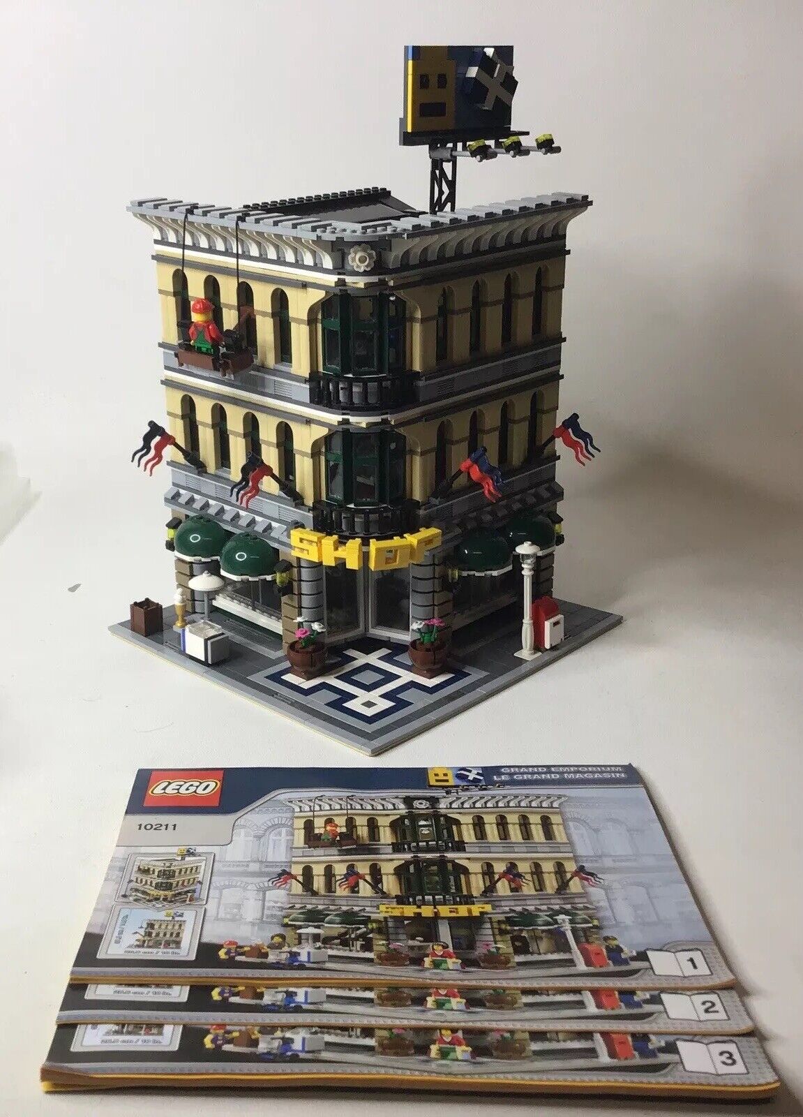 10211 LEGO CREATOR MODULAR" GRAND EMPORIUM" 100% Complete