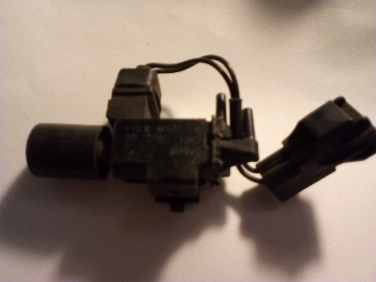 1992-00 LEXUS SC300 SC400 GENUINE VACUUM SOLENOID PURGE VALVE