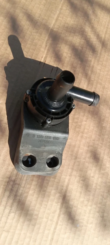 08 09 10 Bomba de refrigerante diésel Ford F-250 350 Super Duty 6.4 Powerstroke OEM Foto 3 de 4