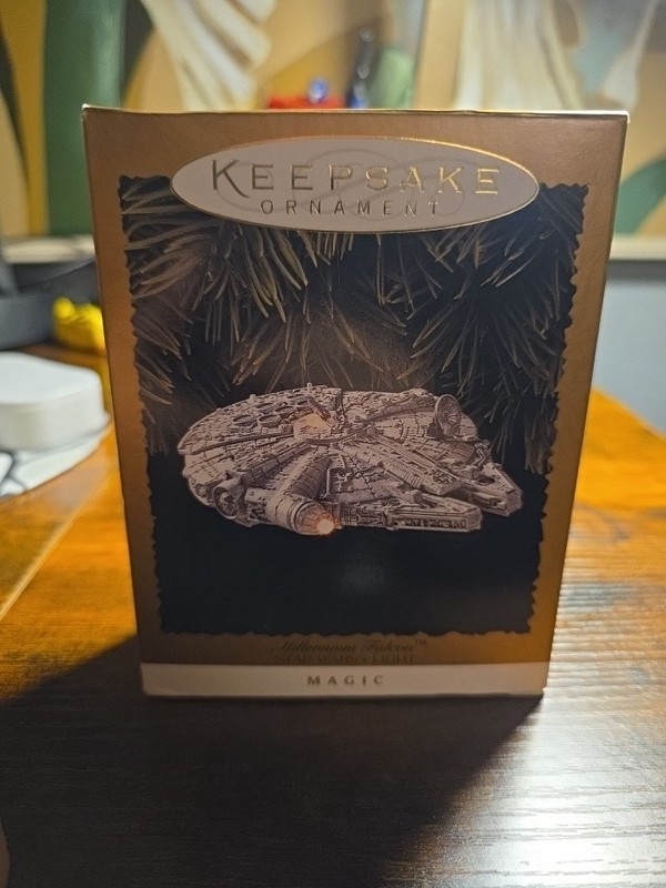 Hallmark QLX7474 Star Wars Millennium Falcon Keepsake Ornament
