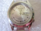 Vtg SEIKO 5 Day Date  Quartz Water Resistant New Battery Works Great Needs Band