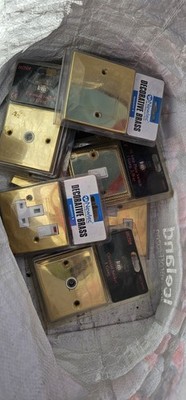 Auswahl von 9 Messing Lichtschaltern, TV Steckdosen Koaxial, Schaltsteckdosen. Neu 