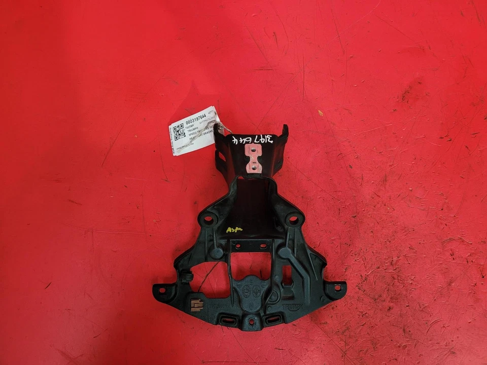 Soporte de faros Triumph Speed Triple RS 1050 2018 Foto 2 de 4