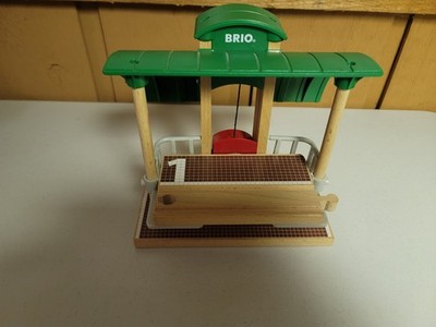 Brio World Wooden Railway Train Station Platform Building w Elevator Please read