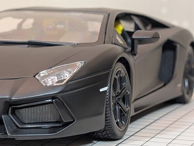 Bburago 1/18 Lamborghini Aventador LP700-4 Matte Black Diecast Model Car Opening