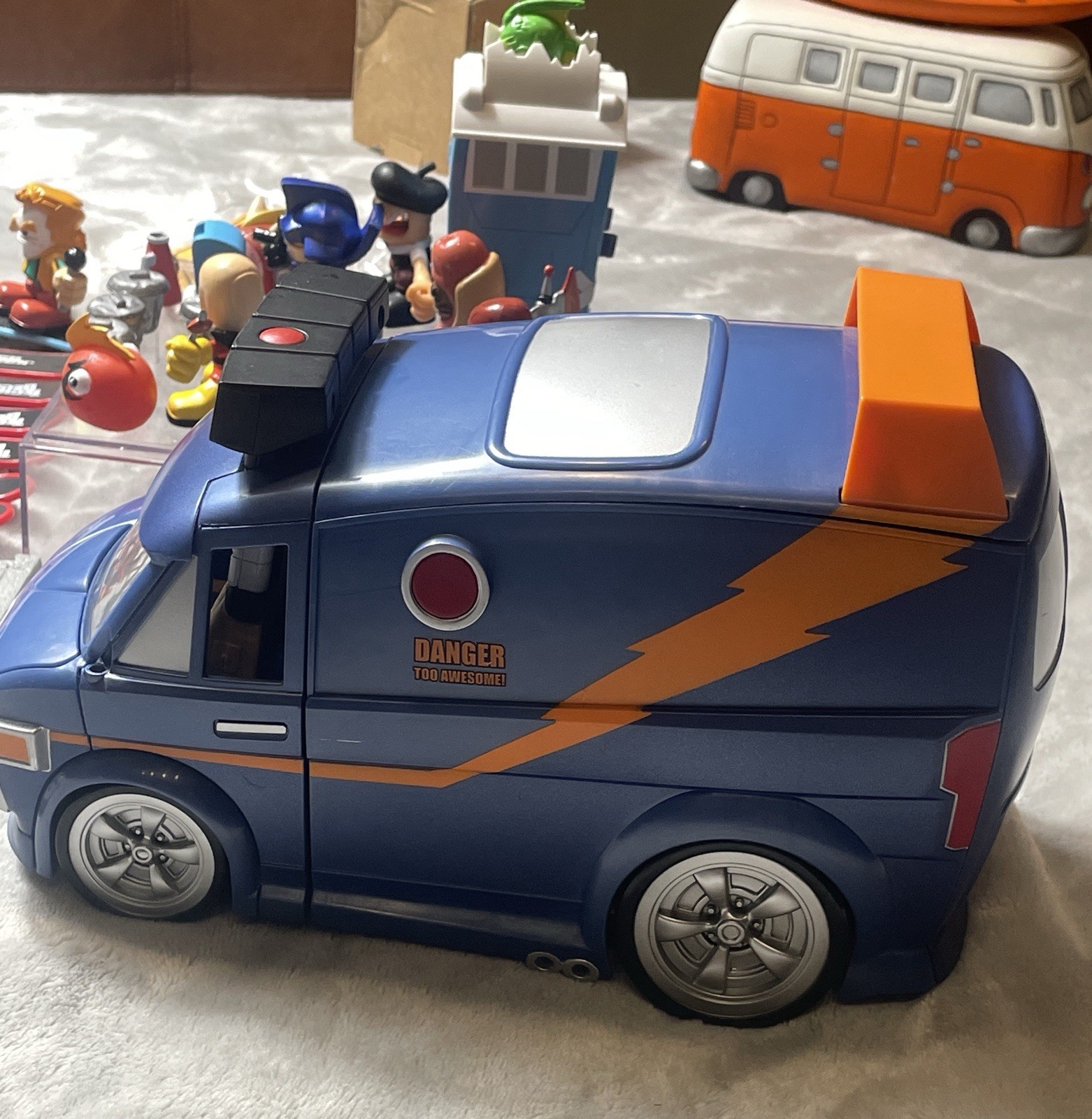 7 FIGURE LOT OF MAGNETIC SKATERS ,VAN  And Accessories FOR TECH DECK COLLECOTRS