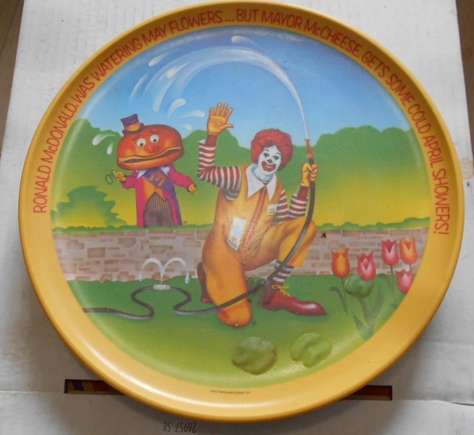 VINTAGE 2 X RONALD McDONALDS COLLECTORS McDONALDS MELAMINE PLATES 1977 LOT B - Image 2 of 4