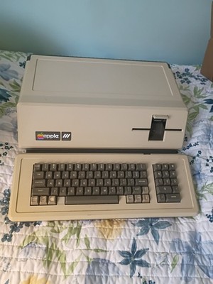 VINTAGE APPLE III COMPUTER A3S1-052010 (128k)