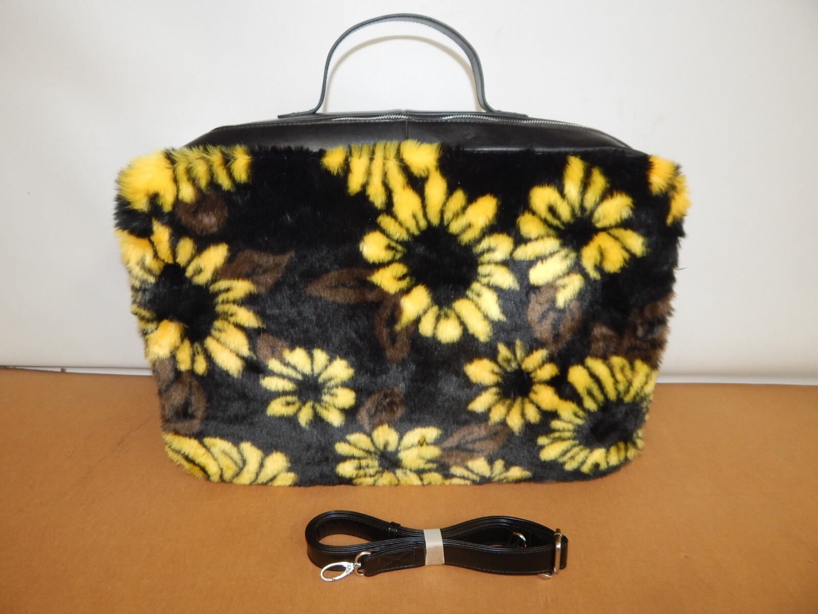 Maleta Delia Vintage Retro Estilo Años 70 20" Diseño Girasol Delia's Hippie