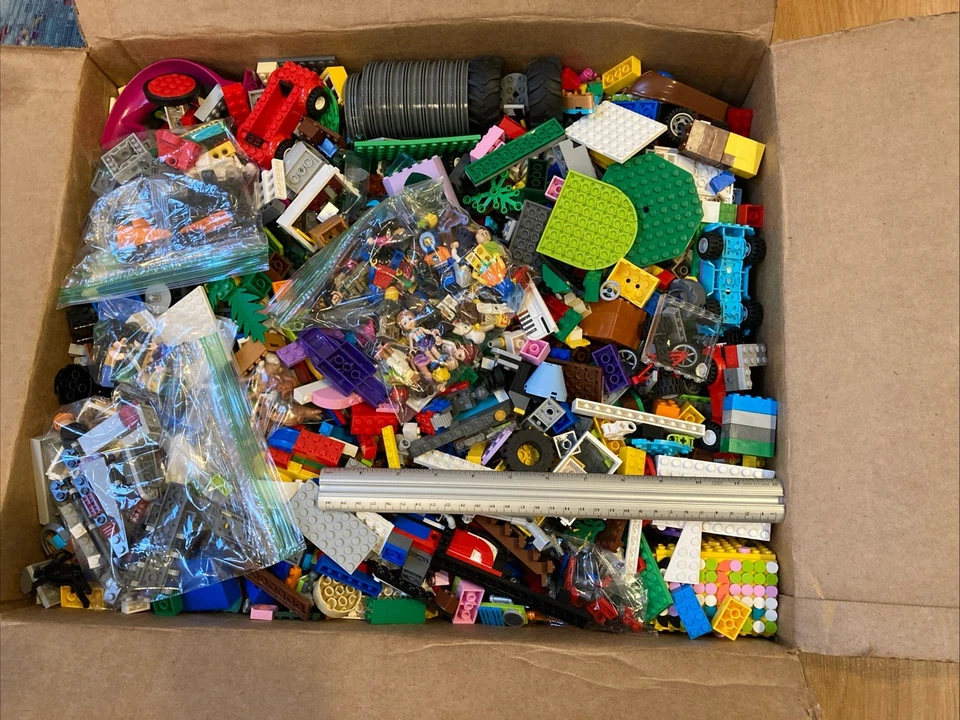 (REAL) Lego Toy Bulk Lot 15 Lbs Mixed Bricks, Baseplates, Figures, Etc. (Washed) - Image 2 of 4