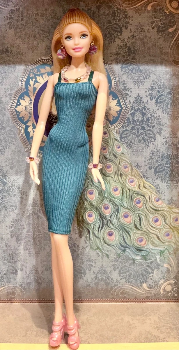 Barbie Mattel DGX99-2016 Holiday Robe Bleue