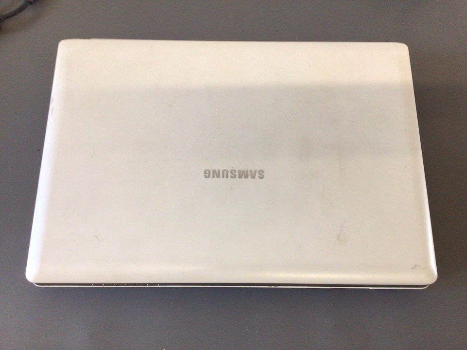 Samsung NC10 Netbook 1.6 GHz Intel Atom N270 White - 2Gb RAM - No HDD - Image 3 of 3