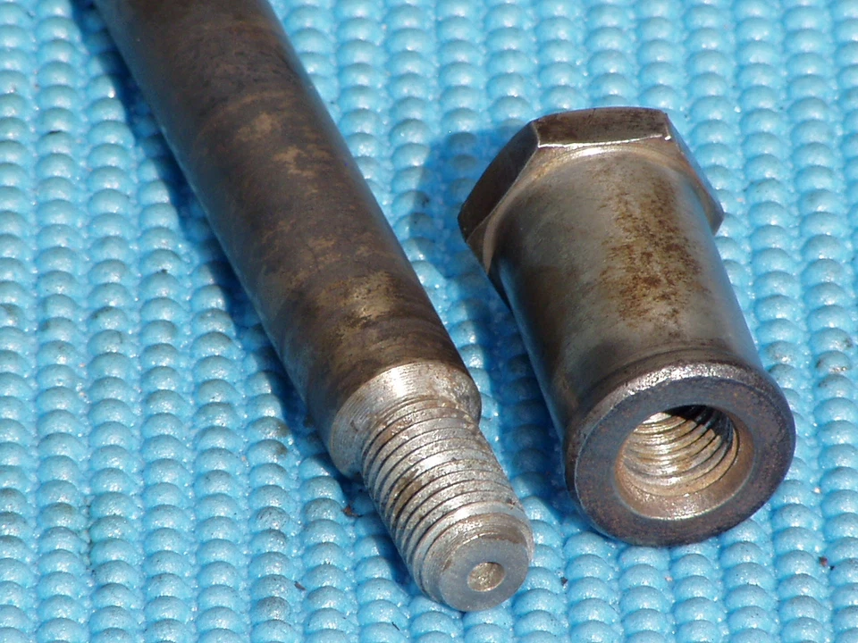 Honda CB750 CBX CB650 CB550 CB500 CB450 front axle & nut - Image 4 of 4