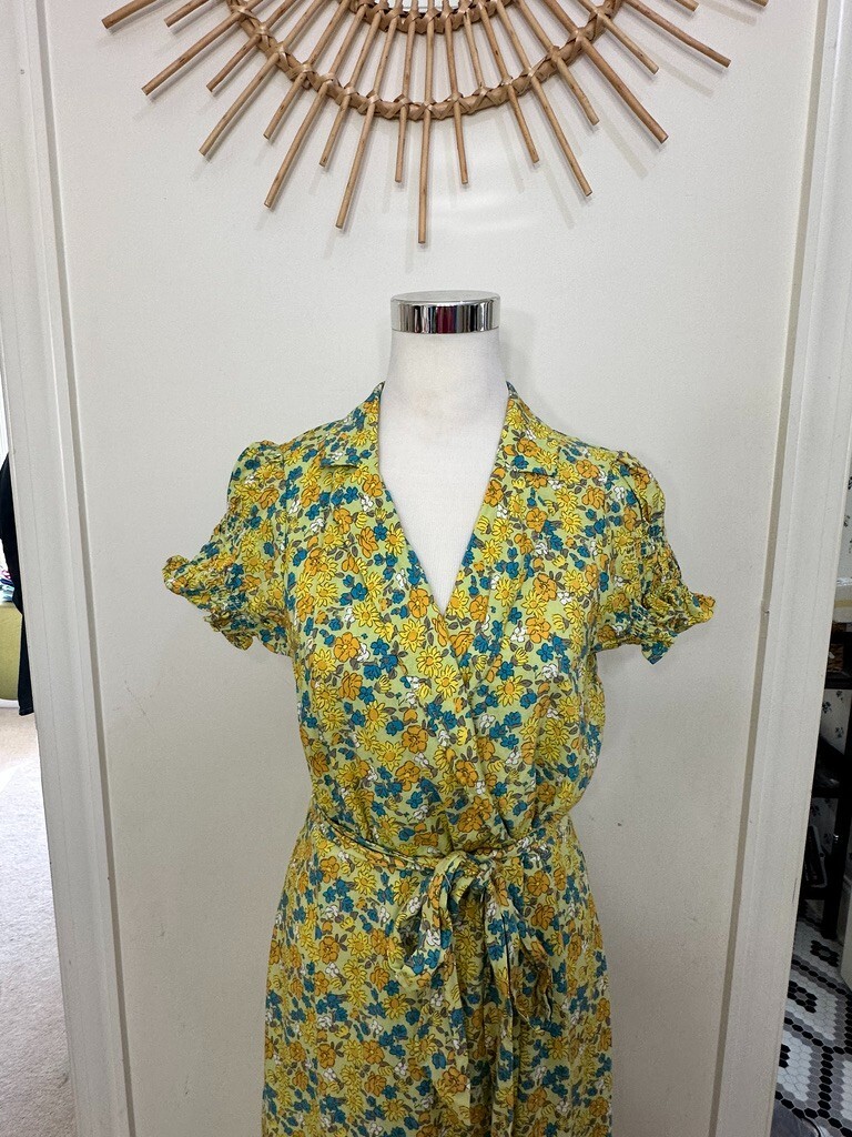 green emerald velvet dress Urban Outfitters NWT Green Lace Trim Floral Scoop Puff Sleeve Mini Dress  Size XS