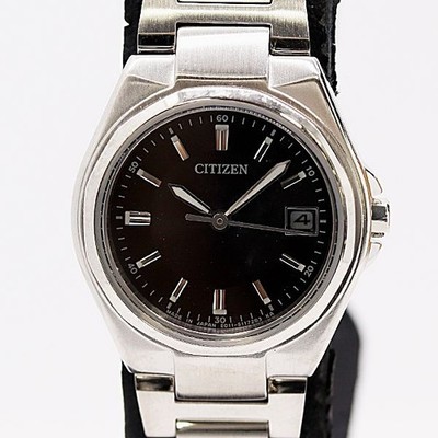 Citizen Collection EW1381-56E Solar Damenuhr schwarzes Ziffernblatt Top Zustand