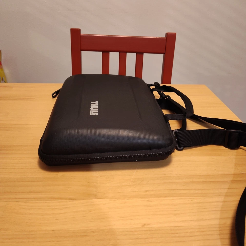 Maletín Thule Gauntlet 4 accesorios para MacBook Pro de 13 pulgadas Foto 3 de 4