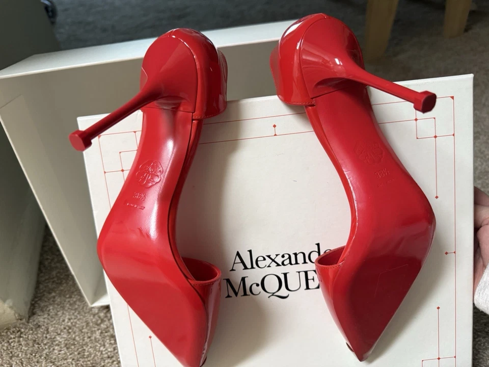 Zapatos de salón Alexander Mcqueen de charol rojo para mujer 38,5 M Foto 2 de 4