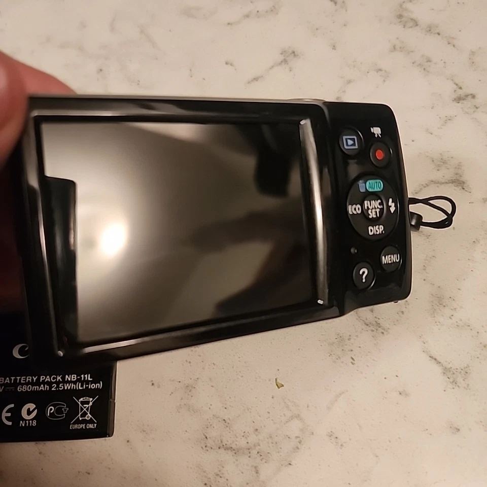 Canon PowerShot ELPH 135 16 Mega Pixels 8x Optical Zoom Compact Digital Camera - Image 4 of 4