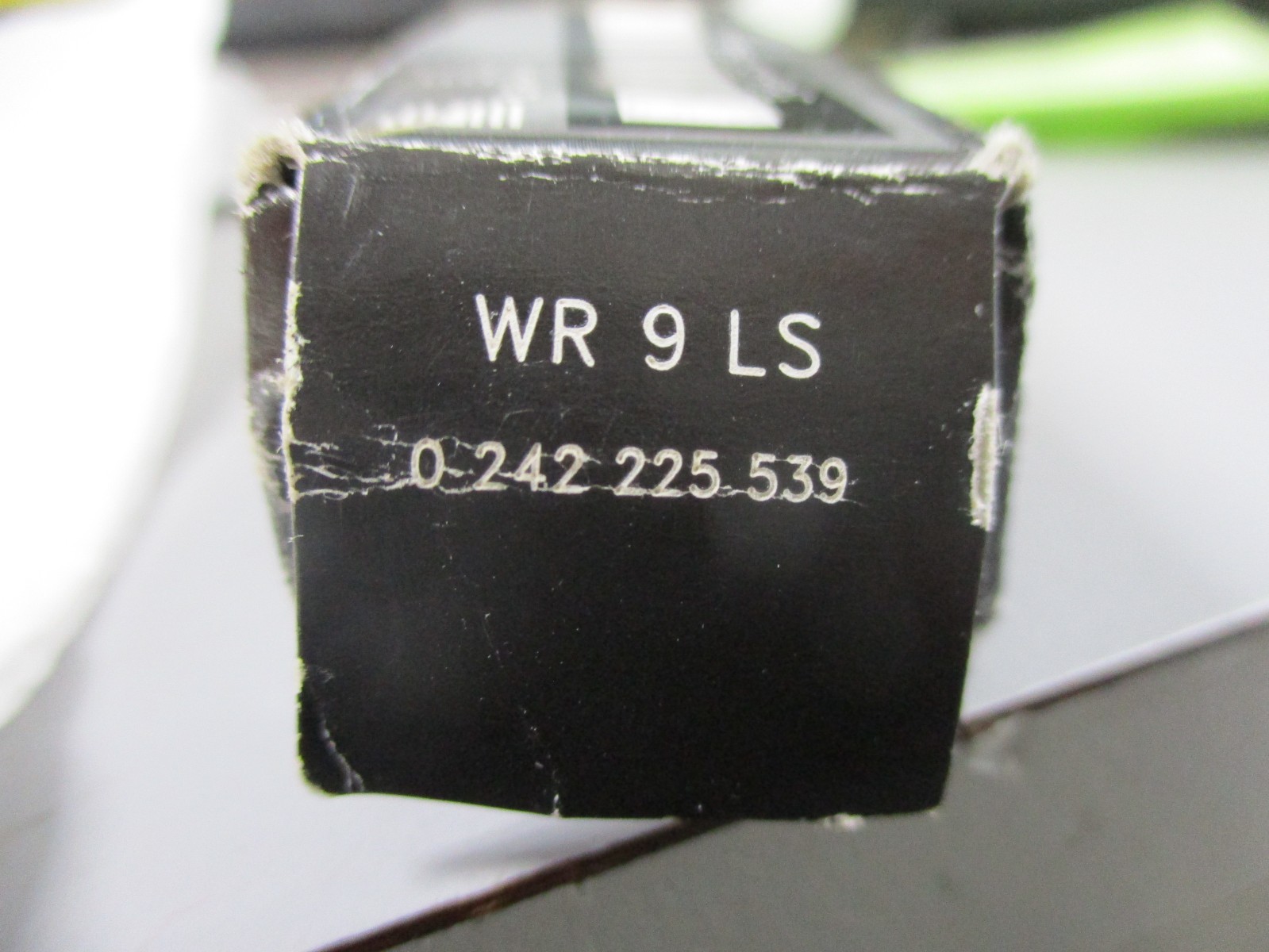 Bosch SILVER Spark Plug WR 9 LS -- 0 242 225 539 - 1 Each NIB