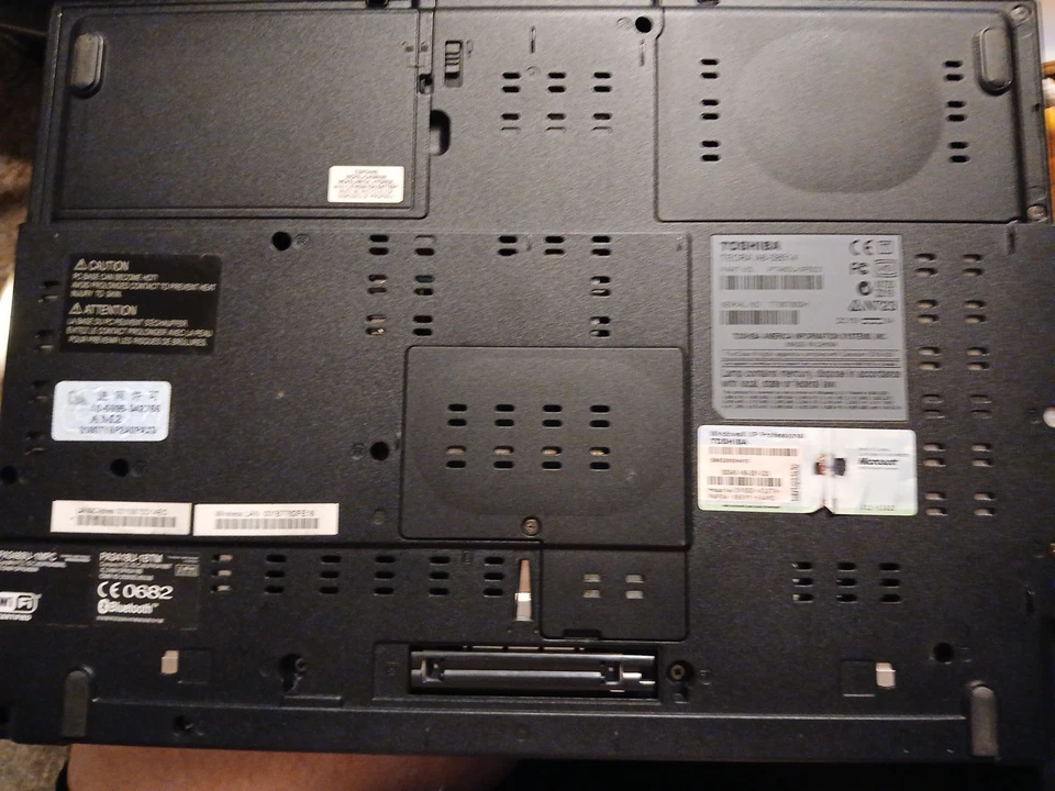 Portátil Toshiba Tecra A8-s8514 15,4" Intel Centrino sin RAM sin HDD/AC Foto 4 de 4