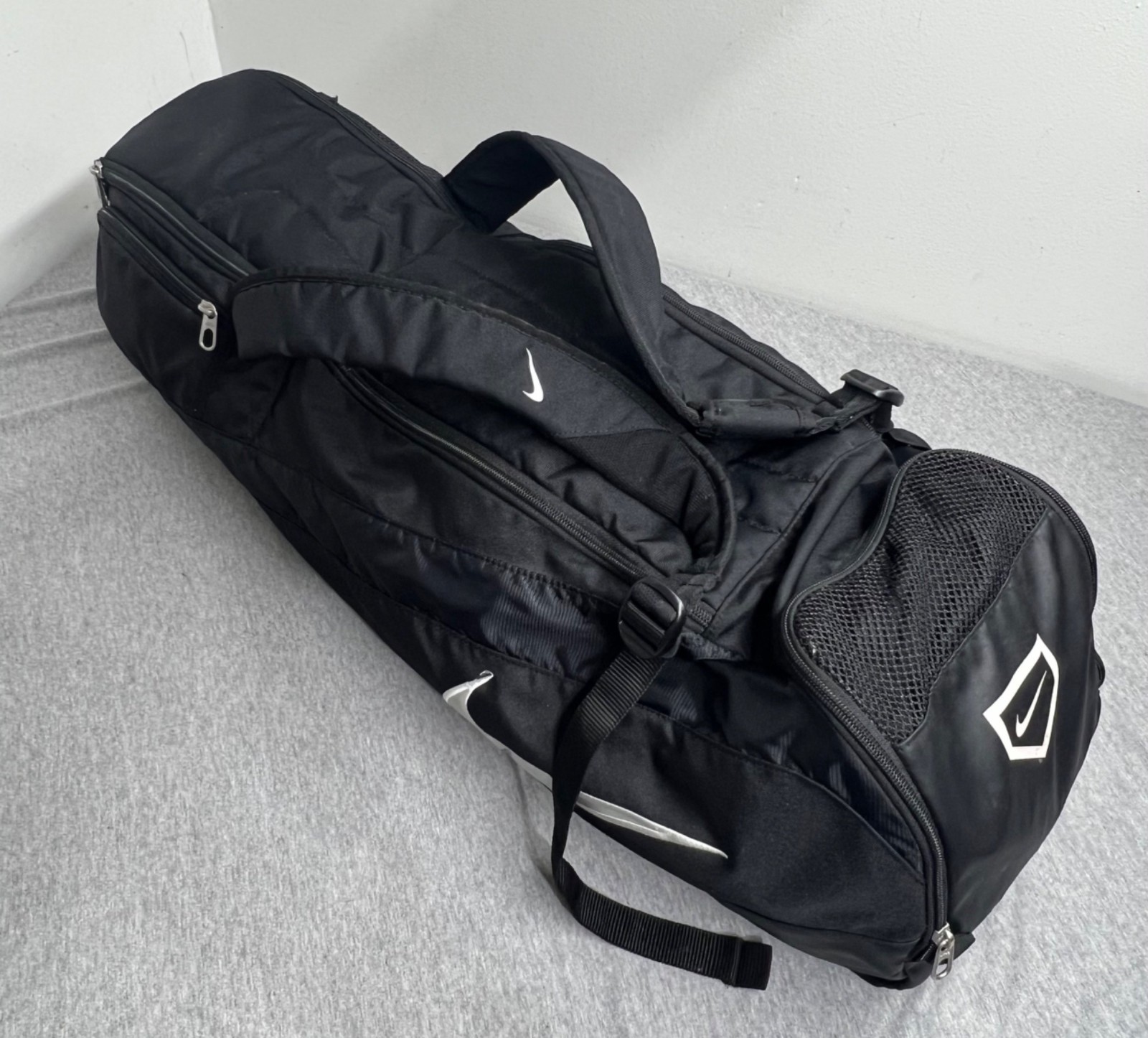 Nike Black Bat Bag Baseball Softball Duffle Multiple Compart