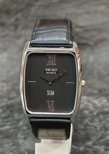 SEIKO Quartz Slim Vintage Japan Made Black Dial Wristwatch