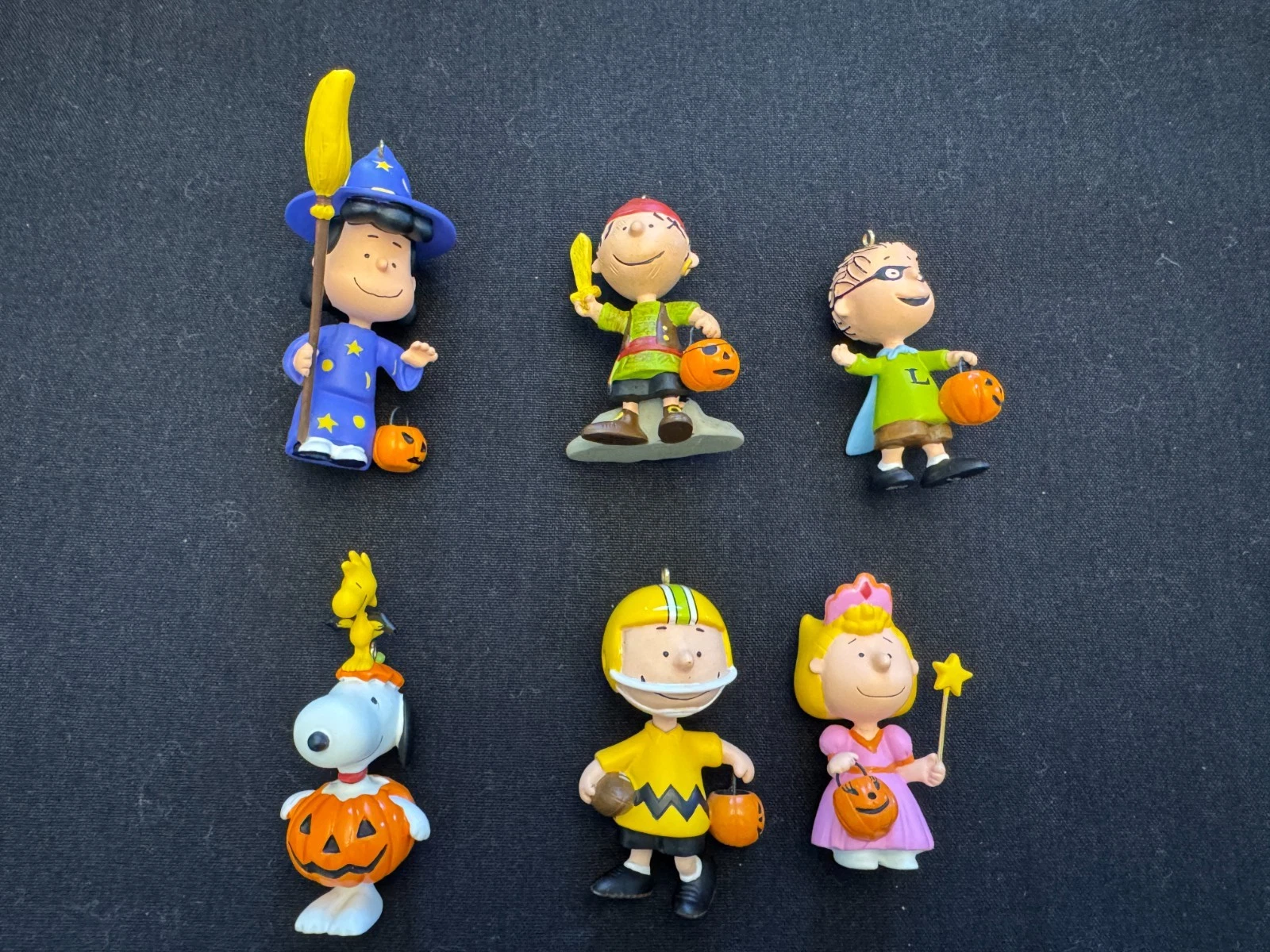 Hallmark 2009 A Halloween Party Peanuts Gang Lucy Charlie Brown Snoopy Linus Lot