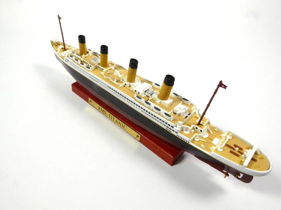 1:1250  Atlas  R.M.S TITANIC Cruise Ship Model Collectiable Diecast Boat Toys - Image 4 of 4