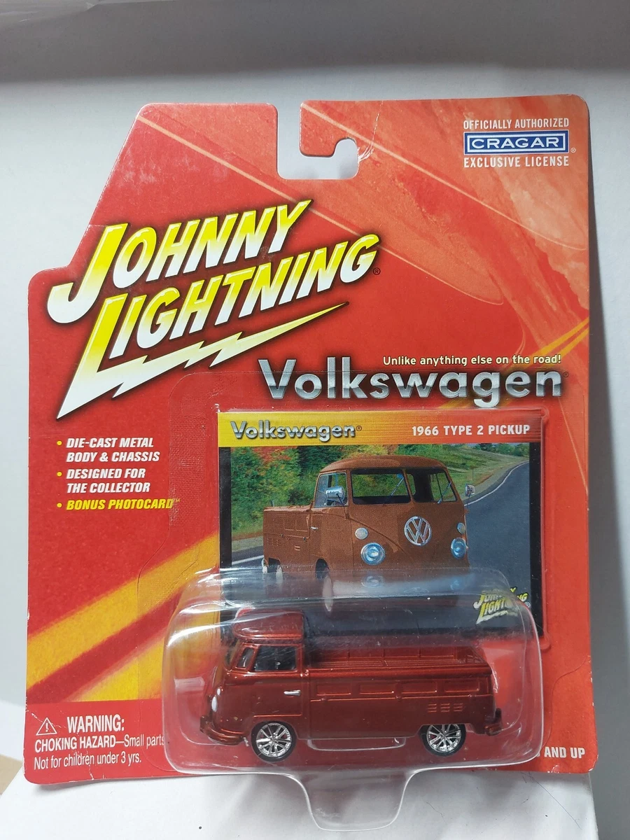 Johnny Lightning Classic Plastic 1966 a VW Beetle Red 219A