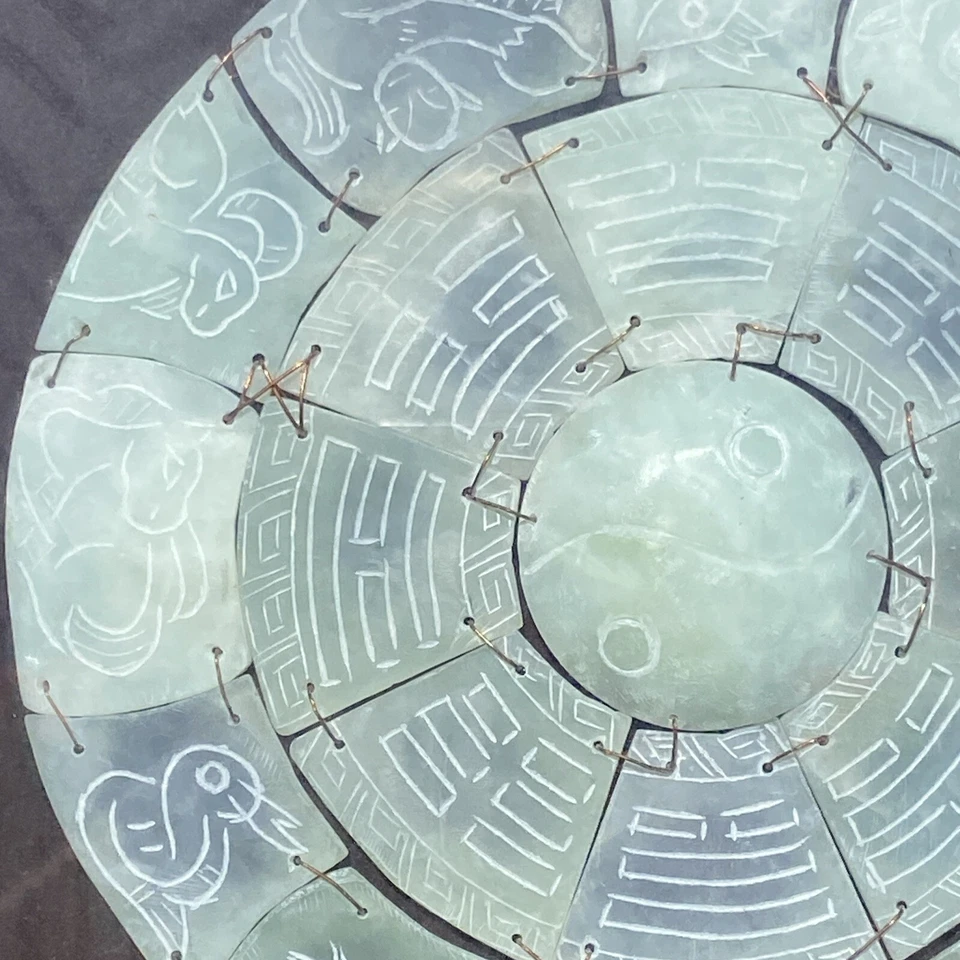 Placa de jade pequeña Bombay Company en caja de sombras - zodiaco de jade natural real Foto 3 de 4