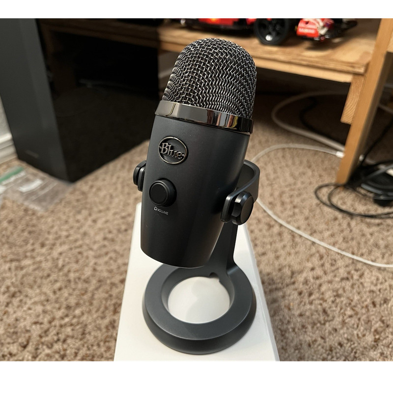 Blue Yeti Nano USB Condenser Mic, Cardioid/Omni, Headphone Jack, Grey