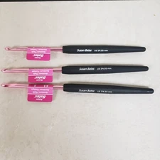 Lot Of 3  #7  Aluminum with Soft Grip Handles 4.5mm Crochet Hook Pink Ergonomic 