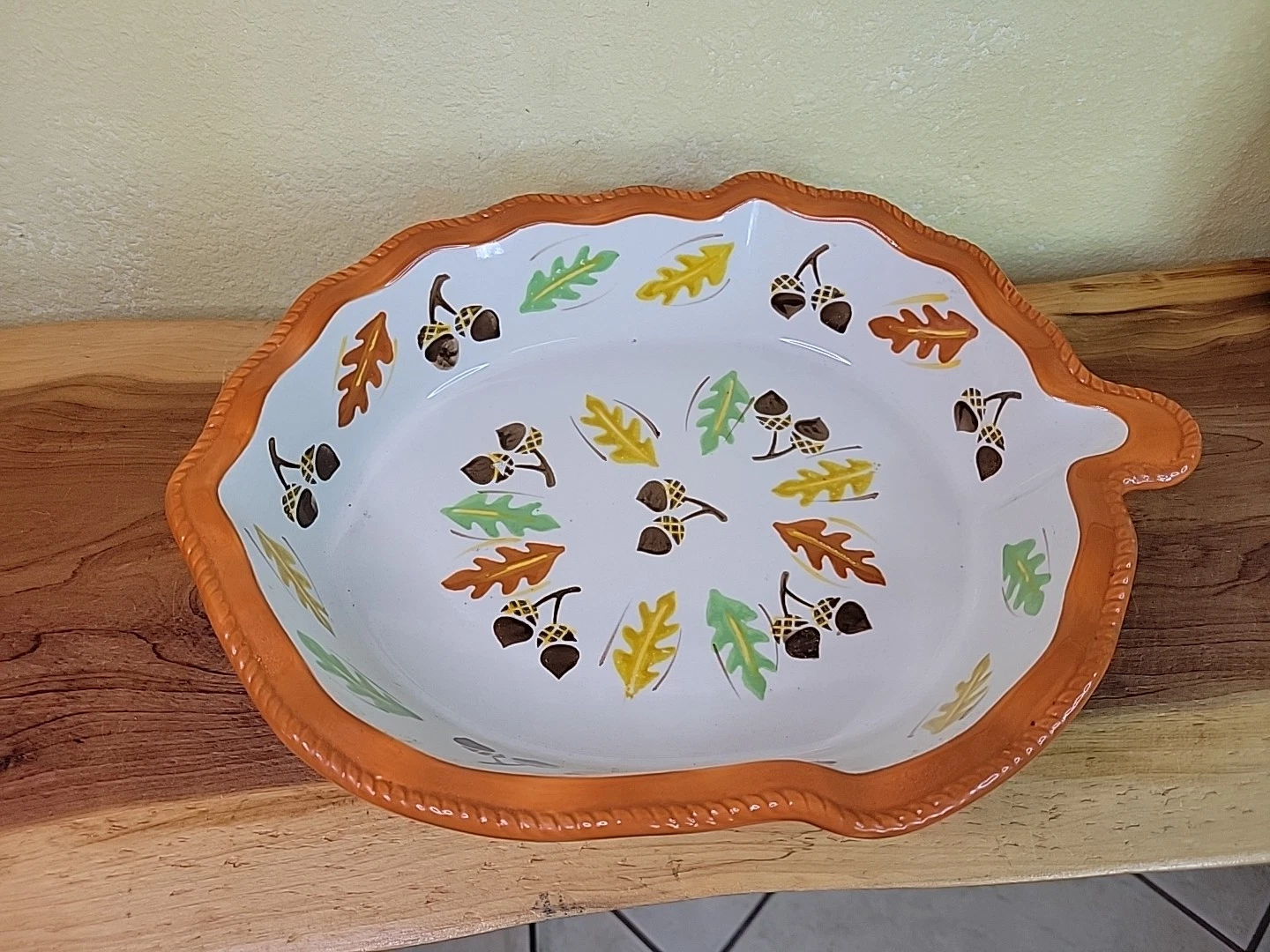 Temptations by Tara Acorn Shape 1.75 QUART BAKING DISH Beautiful Fall Colors