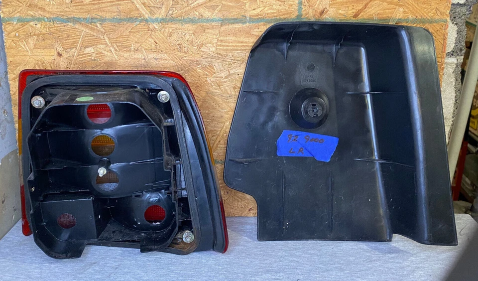 Conjunto de luz trasera. Izquierda.  Saab 9000 5 puertas 1986 a 1993. Con placa de circuito Foto 2 de 4