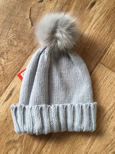 ladies grey knitted woolly hat snowflake motif new