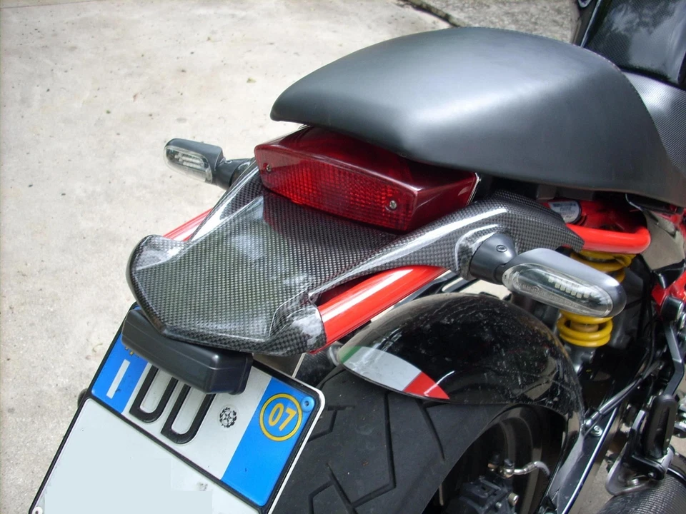 TEGOLINO CORTO A FRECCIA CARBONIO DUCATI MONSTER 600-800-900-S2R-S4R già forato Foto 2 de 3