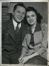 1942 Press Photo Middleweight champ Tony Zale to wed Adelaine Richwalski