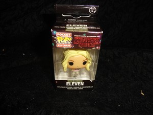 stranger things pop vinyl keyring