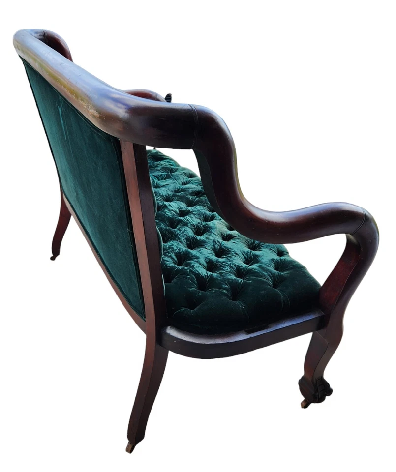 Старинный диван из красного дерева с когтями на колесах зеленый бархатный на пуговицах стеганый - Изображение 3 из 4