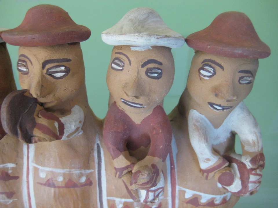 Flauta de arcilla hecha a mano estatua de músico vintage de 6 jugadores, 10 1/2" de largo (rara) Foto 4 de 4